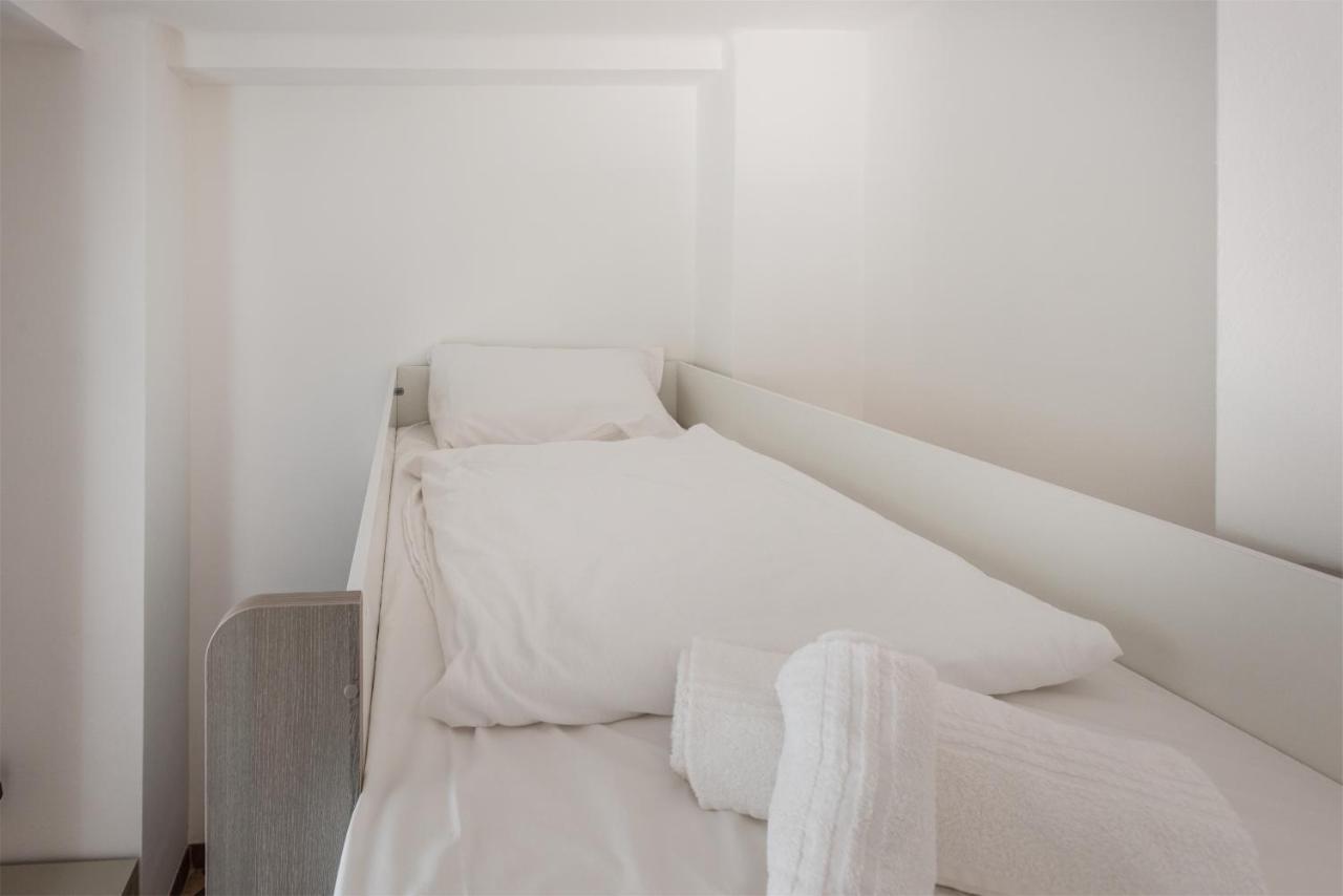 Casa Internazionale Apartment ริวาเดลการ์ดา ภายนอก รูปภาพ