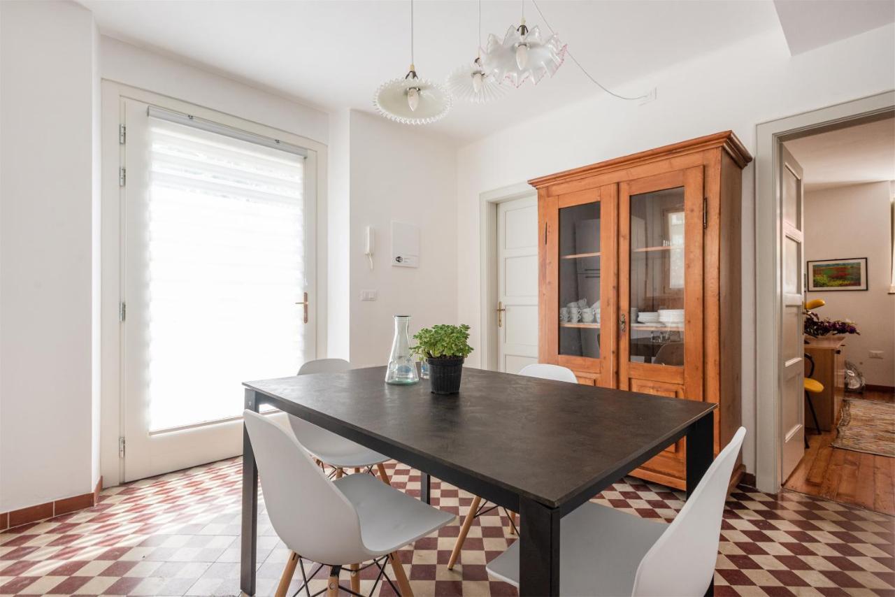 Casa Internazionale Apartment ริวาเดลการ์ดา ภายนอก รูปภาพ
