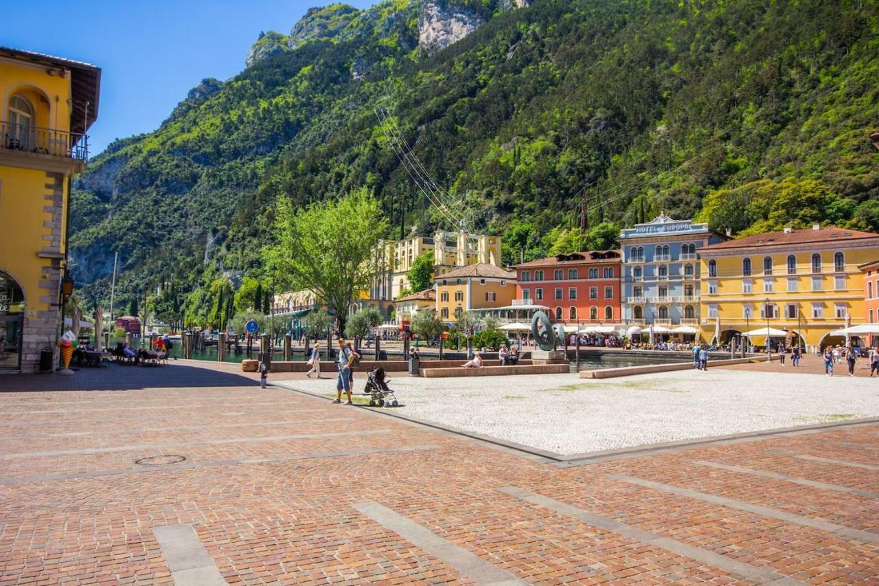 Casa Internazionale Apartment ริวาเดลการ์ดา ภายนอก รูปภาพ