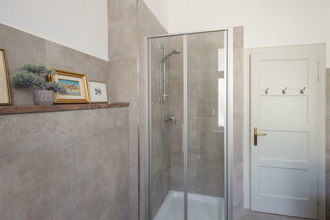 Casa Internazionale Apartment ริวาเดลการ์ดา ภายนอก รูปภาพ